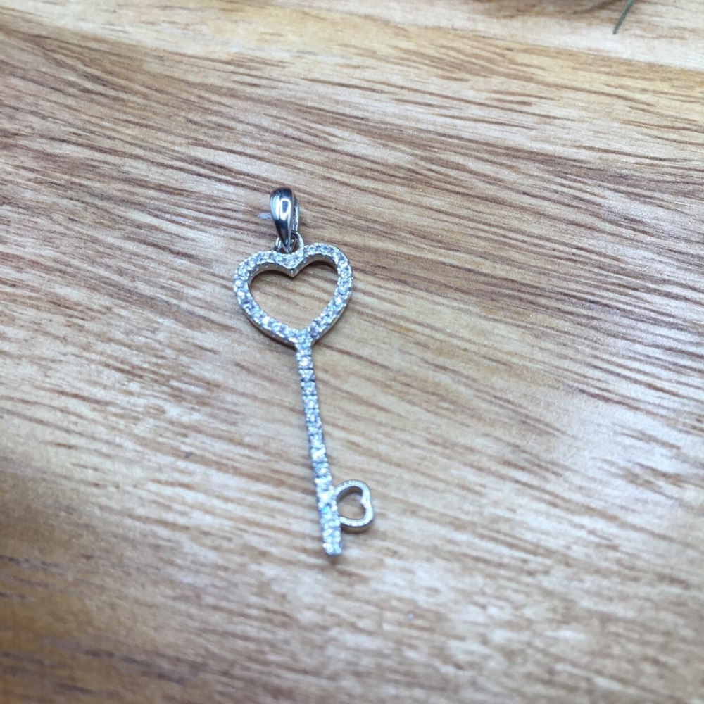 Silver heart key pendant (new)